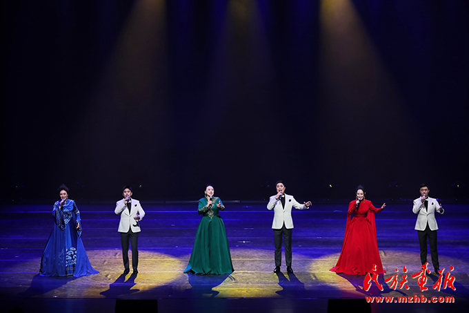 《多彩呼伦贝尔》专场演出北京首演拉开全国巡演大幕 图片报道 第2张