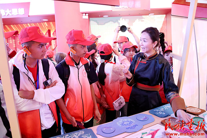 2025北京·内蒙古锡林郭勒盟三地“铸牢中华民族共同体意识工作成果汇报展”系列活动在北京启幕 图片报道 第9张